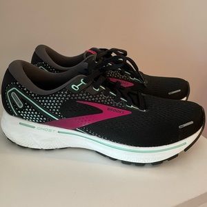 Women’s Brooks Ghost 14 sneakers size 9
